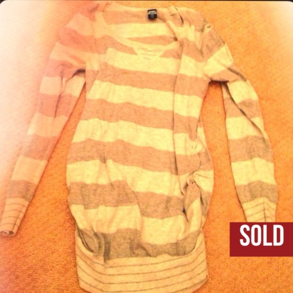 Size small old navy maternity sweater