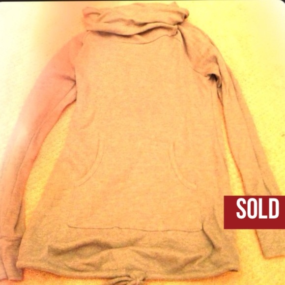 Old navy maternity sweater with draw string sz M