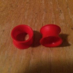 Red silicon double flare tunnels