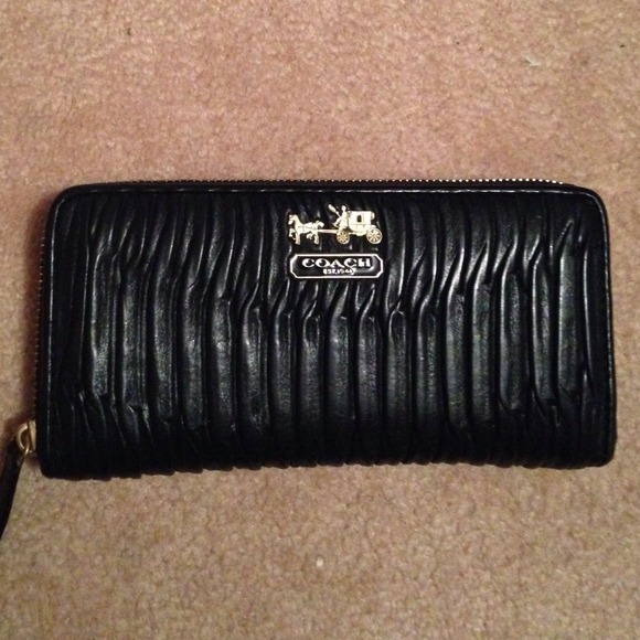 *Sale* COACH Black Leather Accordion Wallet