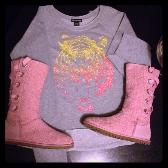 NWOT Bundle UGG Heirloom boots