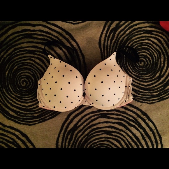 34C push up Victoria's Secret - Picture 1 of 2