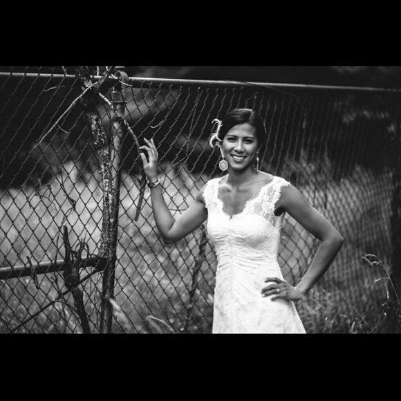 Casablanca Lace Wedding Dress sz. 0-4 - Picture 4 of 4