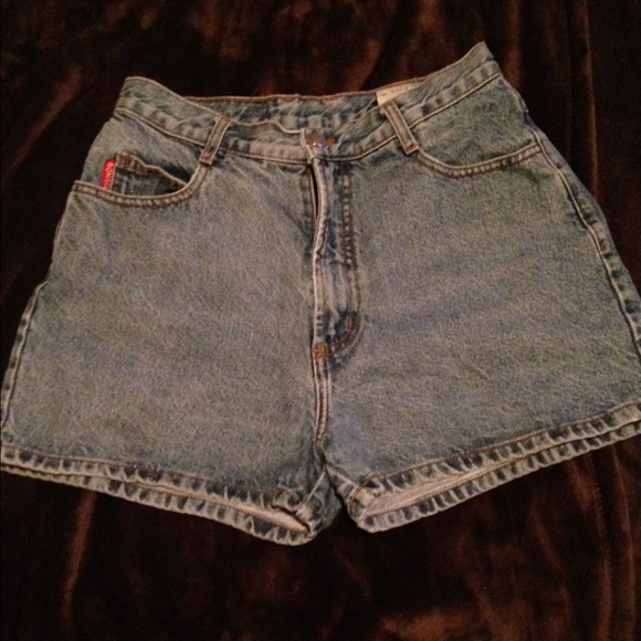 Denim high waisted shorts! 💙