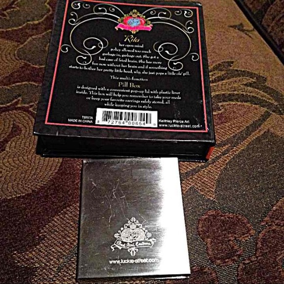 Travel Medicine Container in Box - Picture 3 of 4