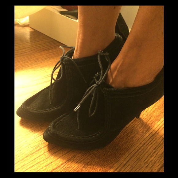 Chic Loeffler Randall suede booties!