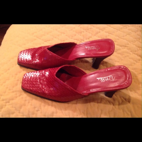 Red-dy to Dazzle Woven Leather Mules NWOT