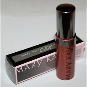 Mary Kay nourishine lip gloss. Sweet Raisin