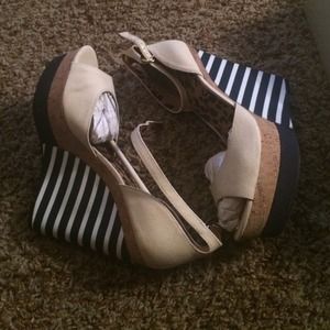 Jessica Simpson Wedges Sz. 11
