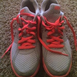 Women's Nike Running Shoe. Sz. 10
