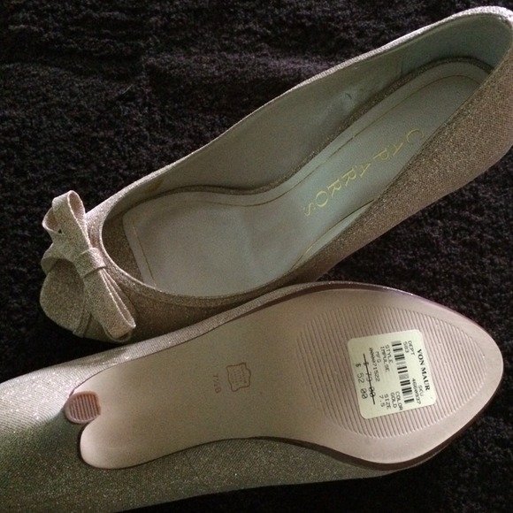 Gold glitzy open toe dress shoes. - Picture 3 of 3