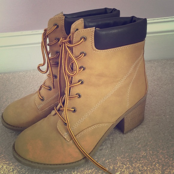 Mini heeled boot!
