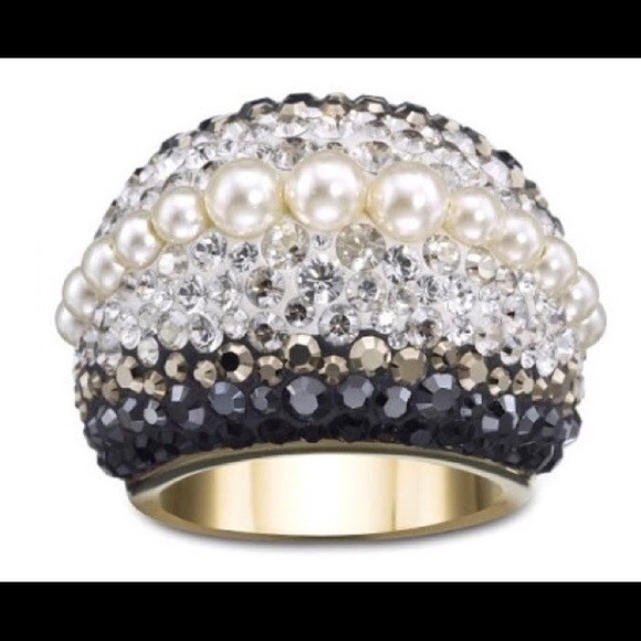 Swarovski Jewelry - Swarovski chic royalty ring