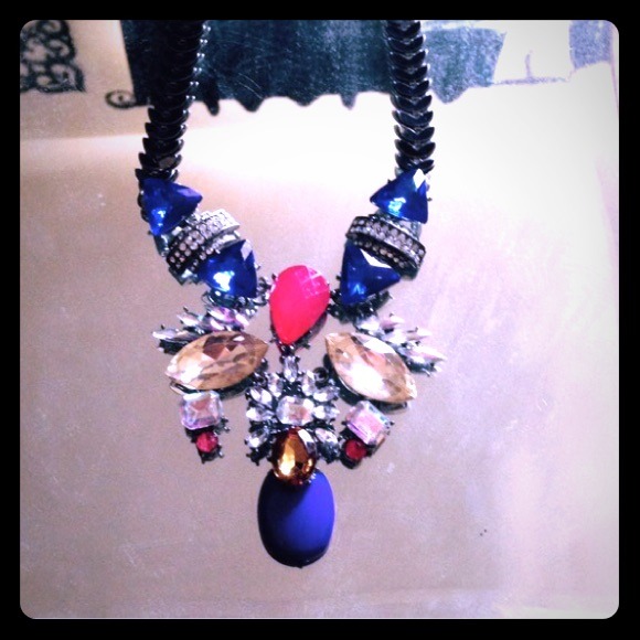 💙🆕Colorful Chic statement necklace💙