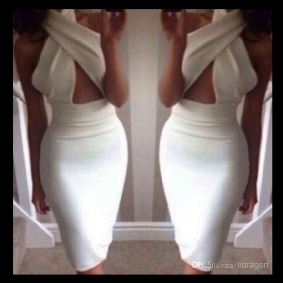 SOLD/ Beautiful sleeveless open back dresd - Picture 4 of 4