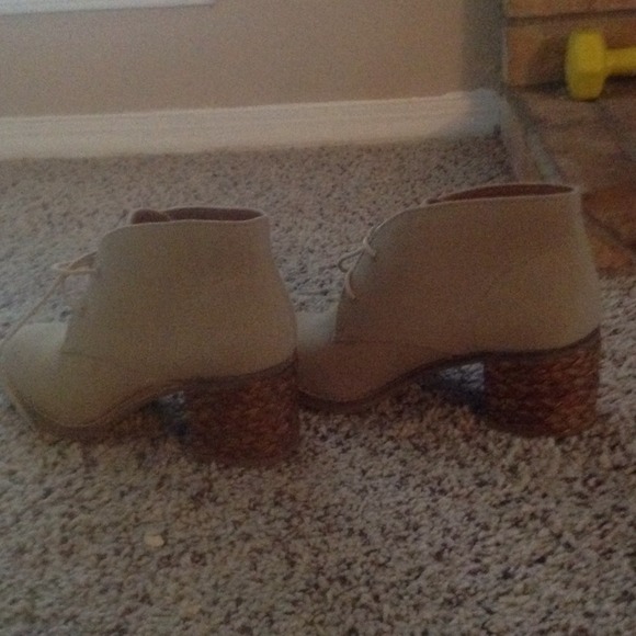 Lucky Hale laced up booty - Picture 2 of 2