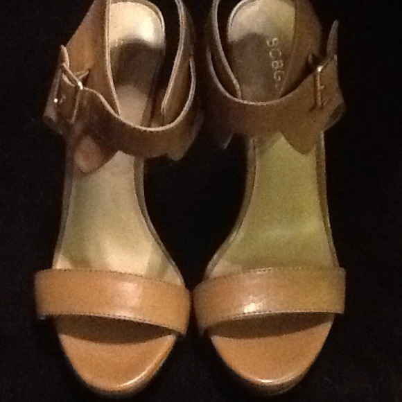 BCBGeneration 6B High Heeled Never been worn.