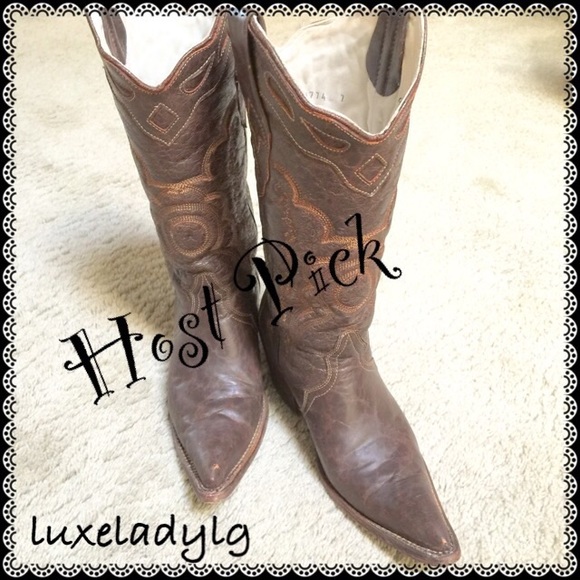 Arango Shoes - 🎉💕💖 HOST PICK 💖💕🎉 Arango Cowboy Boots