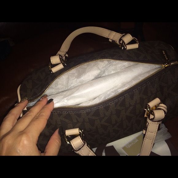 SOLD Michael Kors Grayson Large Satchel Signature - Picture 2 of 3