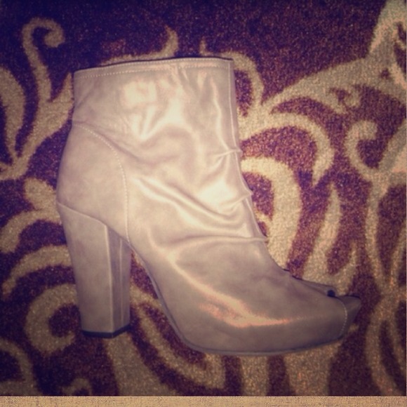 Womens size 10. Peep toe booties.