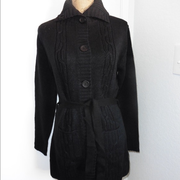 💥sold in bundle💥NEW.....Black Cable Knit Sweater