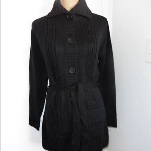 💥sold in bundle💥NEW.....Black Cable Knit Sweater