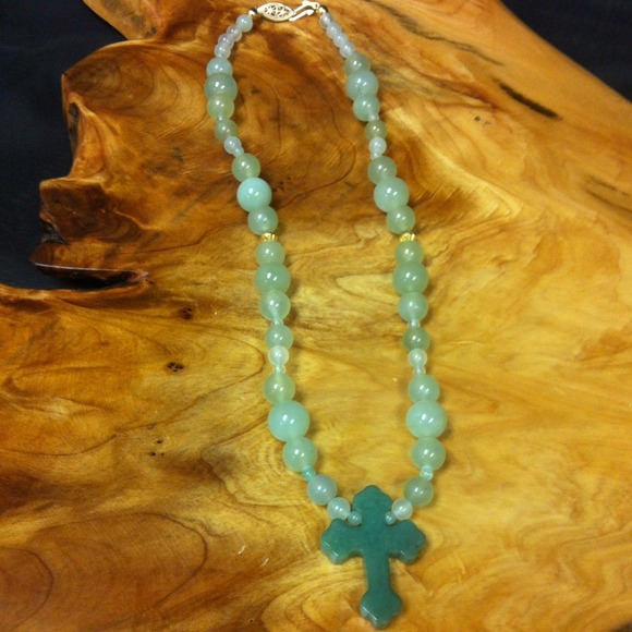 🎄Jade and 14k gold beaded necklace 🎄
