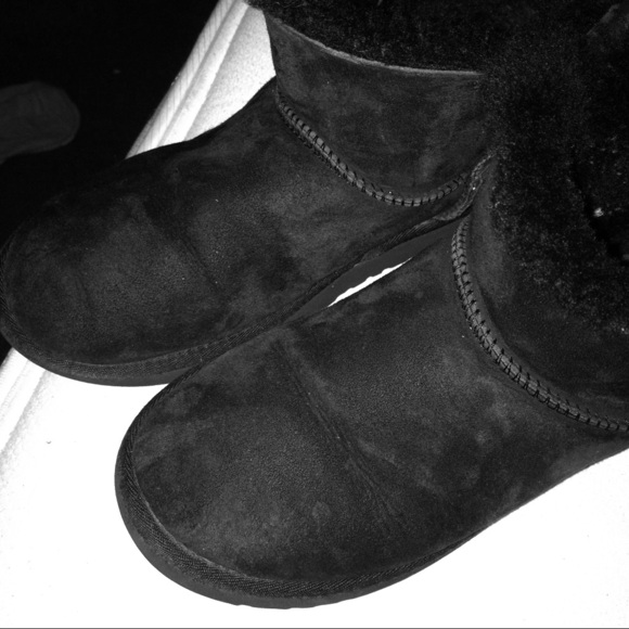 Short Bailey button uggs