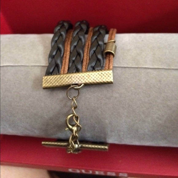 Multi layer heart and wing bracelet - Picture 3 of 4