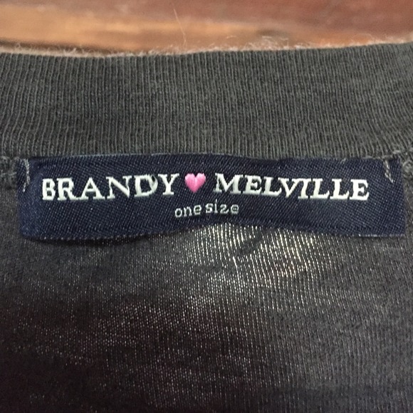 ‼️SOLD ON VINTED‼️ Brandy Melville Crop - Picture 2 of 2