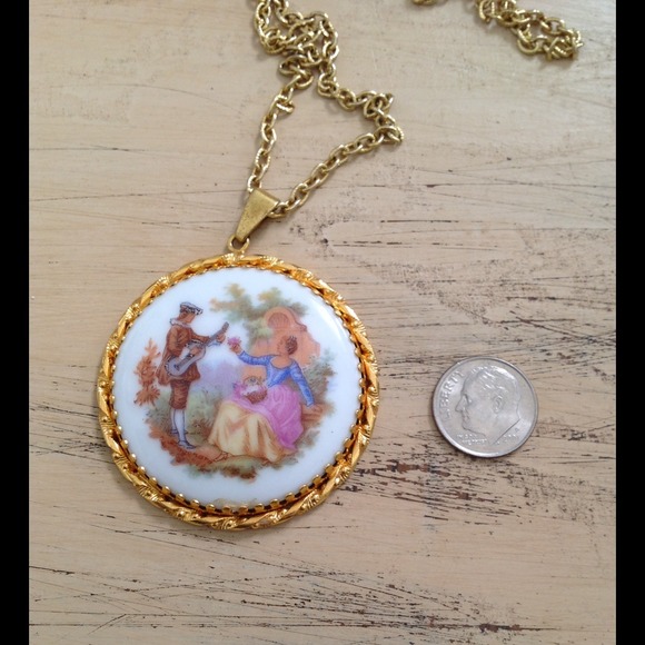 Vintage courting couple necklace - Picture 3 of 4