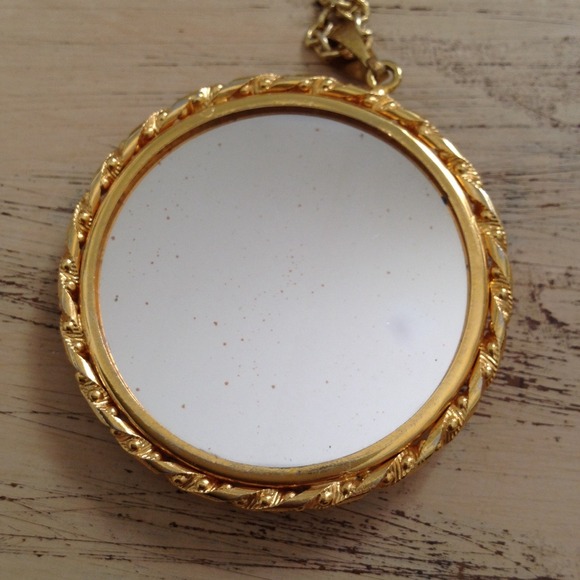 Vintage courting couple necklace - Picture 4 of 4