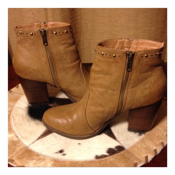 MIA TAN BOOTIES - Picture 2 of 4
