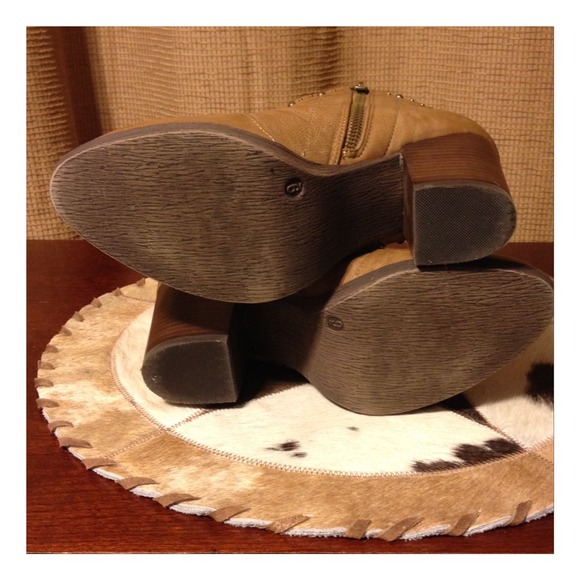 MIA TAN BOOTIES - Picture 4 of 4