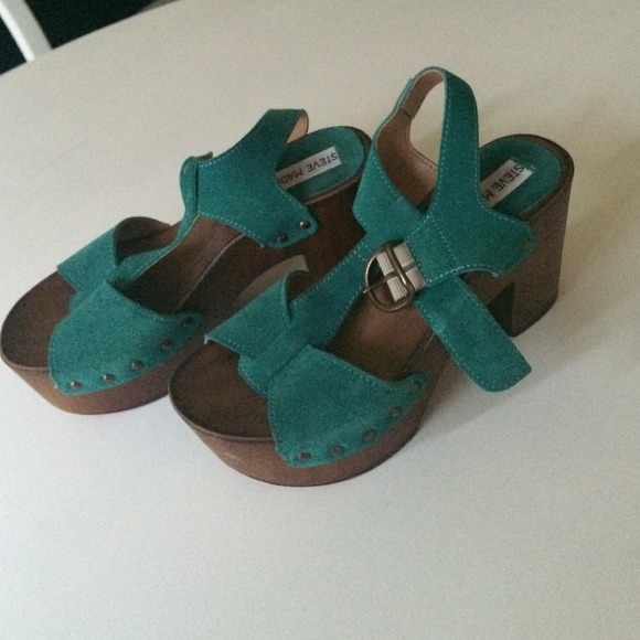 Steve Madden turquoise suede platforms