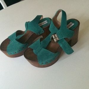 Steve Madden turquoise suede platforms
