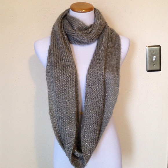 🚫SOLD🚫Beautiful Extra Long Infinity Scarf - Picture 2 of 4