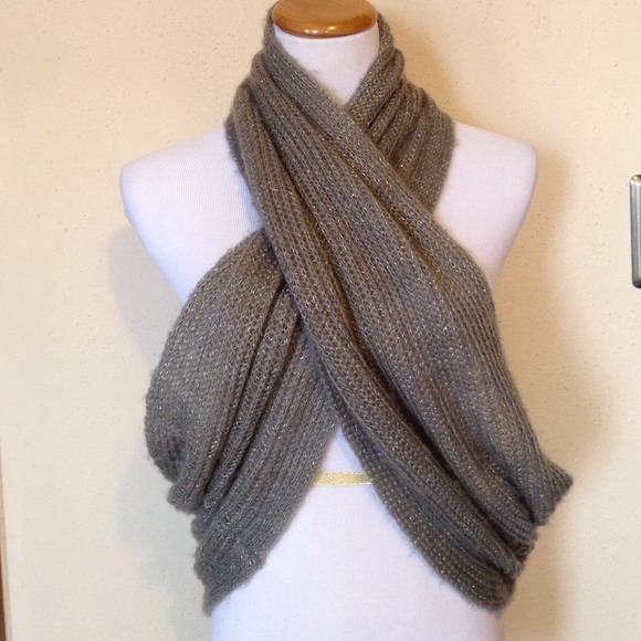 🚫SOLD🚫Beautiful Extra Long Infinity Scarf - Picture 4 of 4