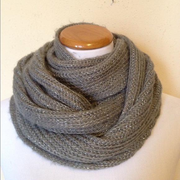 🚫SOLD🚫Beautiful Extra Long Infinity Scarf