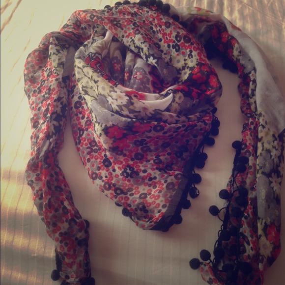 shlbybtlr43 bundle of scarf and hat $10