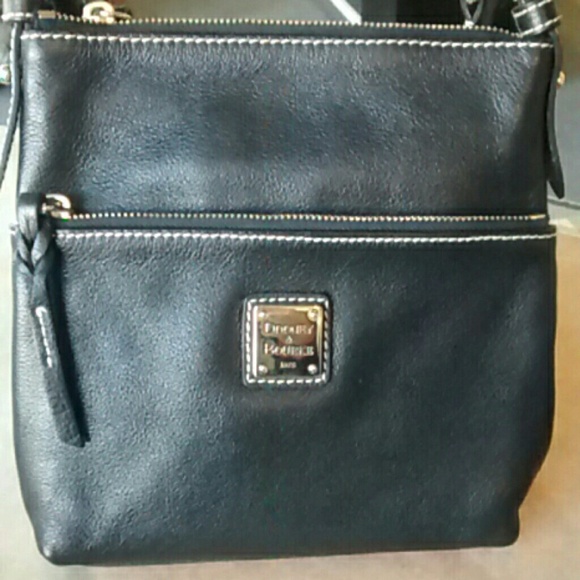 Cross body dooney & bourke bag