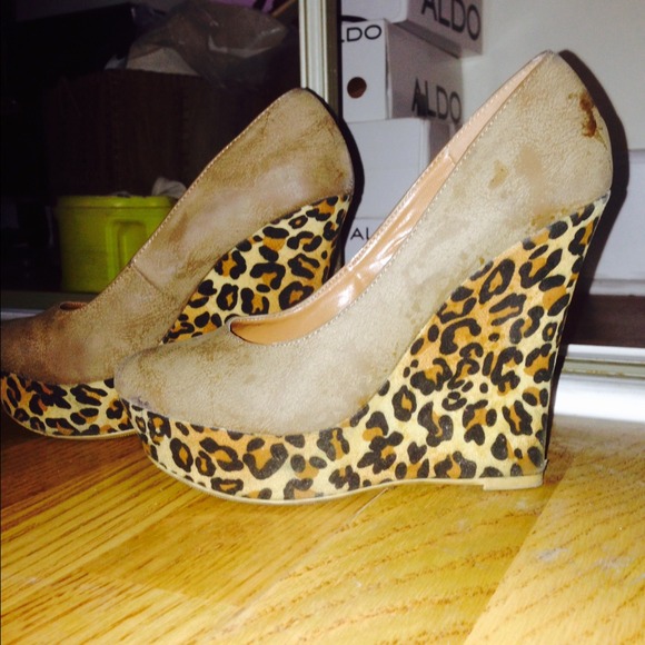 Womans brown leather shoes with a leopard wedge - Picture 2 of 3