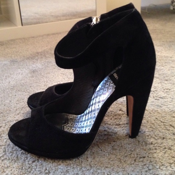 Dolce Vita Black Suede heels