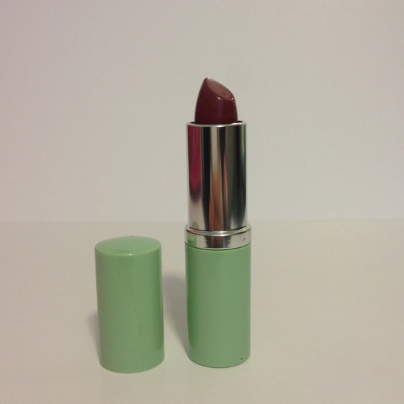 Clinique A Different Grape Lipstick