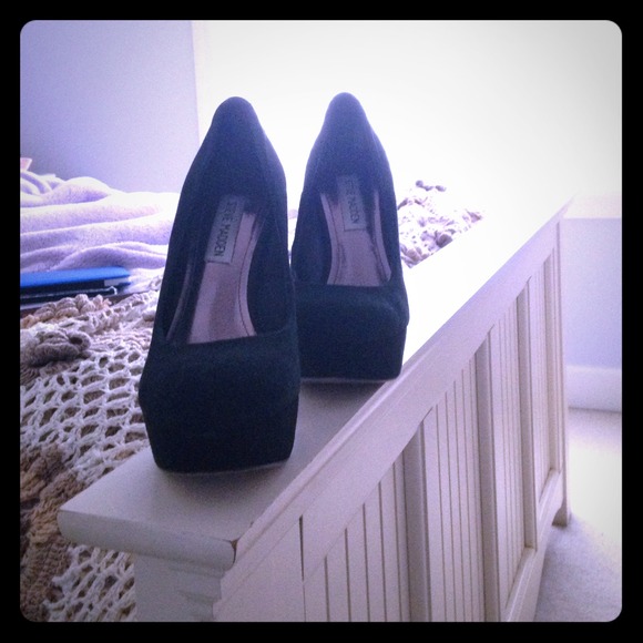 🚫SOLD🚫 Black Suede Pumps