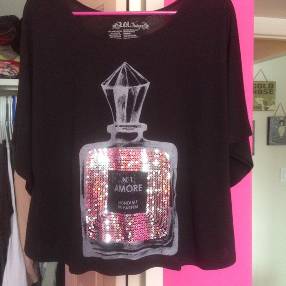 NWOT black French perfume top