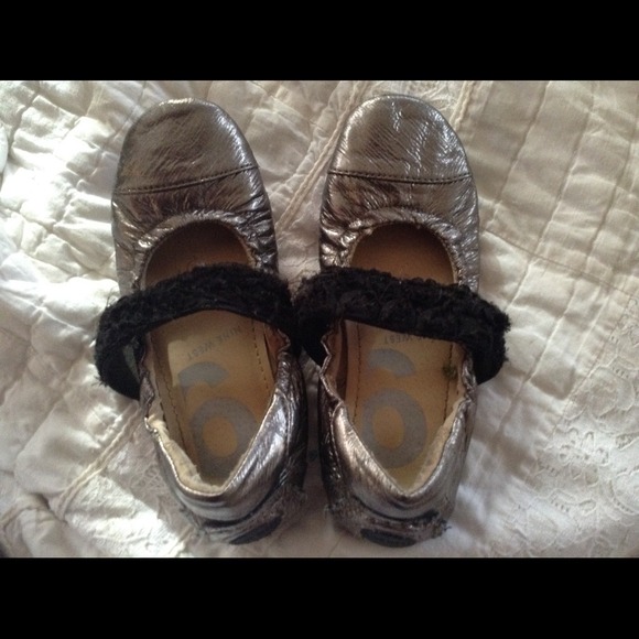 Flat shoes