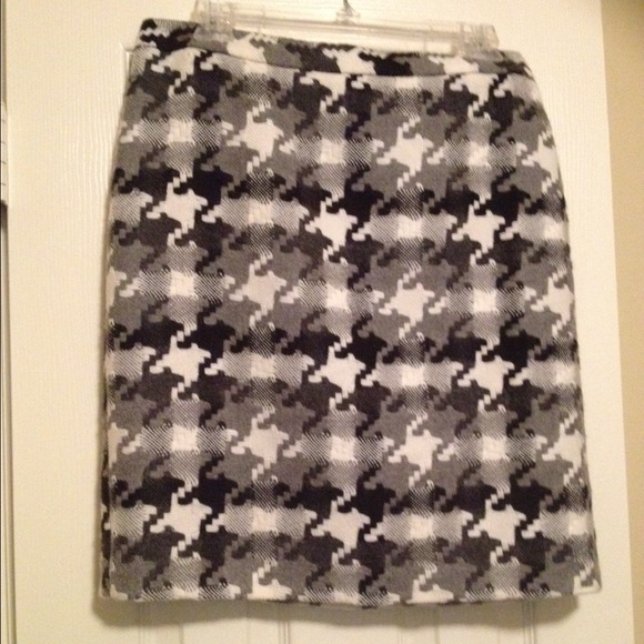 Tweed skirt