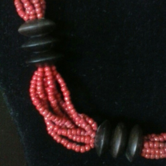 Red bead necklace - Picture 2 of 4