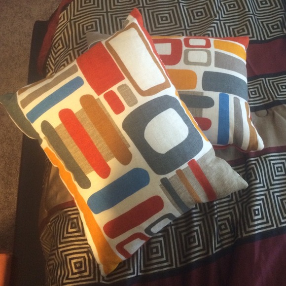 2 Decor Pillows